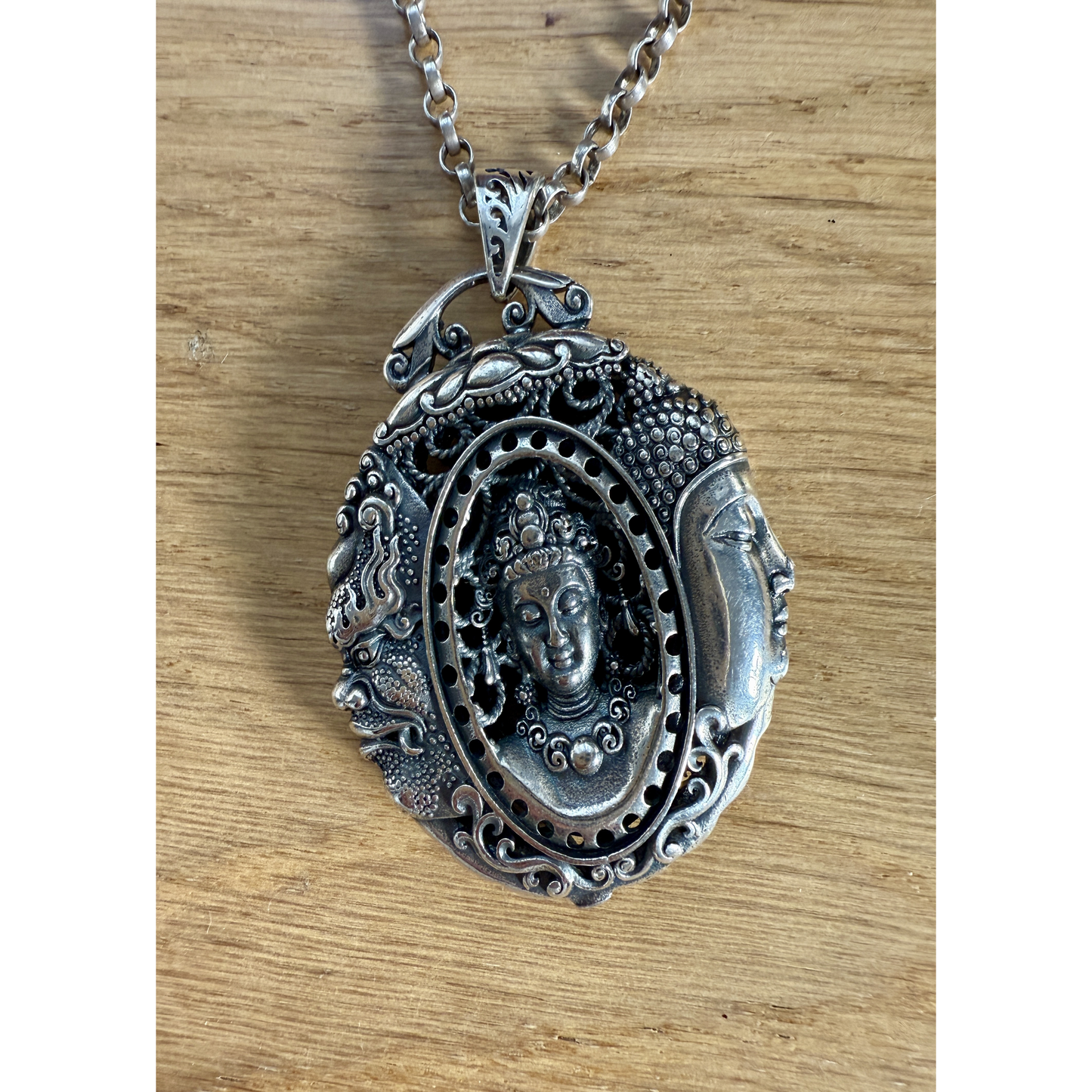 Mein persönlicher Favorit ! Retro Buddah Amulette mit langer Kette. ( Edelstahl versilbert )