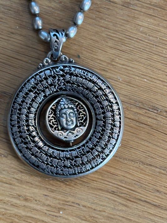 Mega Retro Kette mit beweglichen Buddah in der Mitte. 