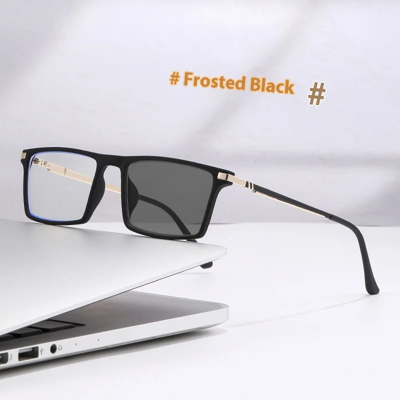 Unisex Lesebrille mit wechselnden, dunkleren Gläsern im Sonnenlicht. 0-4,00