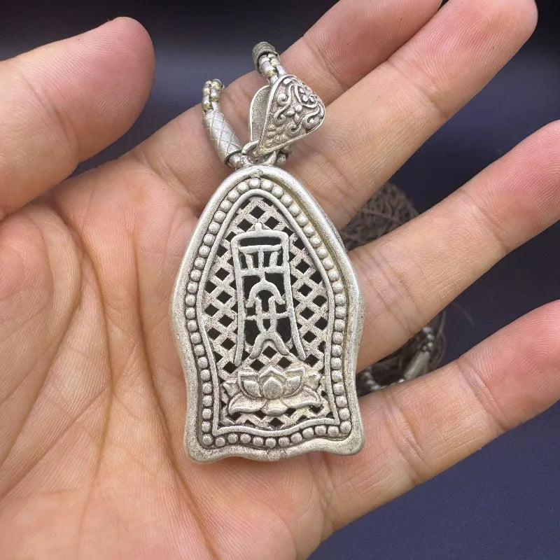  Buddha Kette mit antikem Finish (60 cm Kette) aus tibetischem Silber.